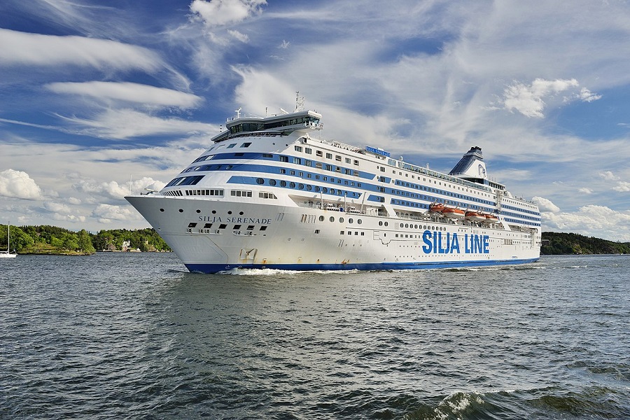 Круизный паром Silja Serenade в прибрежных водах Стокгольмского архипелага Круизный паром Silja Serenade в прибрежных водах Стокгольмского архипелага, Фото моменты